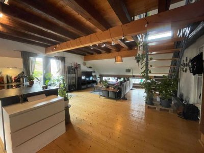Sehr charmante DG-Maisonette-Wohnung mit Galerie u. Balkon in zentraler Lage Eggenstein