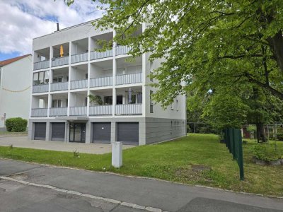 ***Sonniger Grundriss, große Loggia, Wannenbad mit Fenster, Fahrstuhl, Garage, solide vermietet***