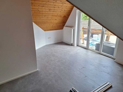 Erstbezug nach Sanierung mit Balkon: Exklusive 3-Raum-DG-Wohnung in Günzburg