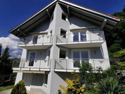 Großes Zweifamilienhaus m. Fußbodenhzg. u. 1.400 m2 herrlich angelgetem Grundstück in Aussichtslage!
