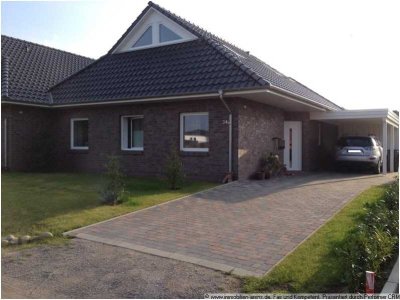 neuwertige, ebenerdige Haushälfte mit Garten und Carport in Westerstede