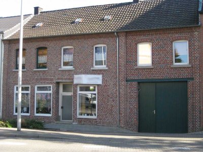 großes Wohn/Geschäftshaus in Jüchen