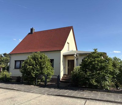 Einfamilienhaus in Benndorf bei Delitzsch - 6 Zimmer mit Einbauküche, Garage und Nebengelass