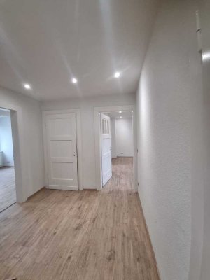 *** Schöne Dachgeschoss-Wohnung im 3.OG sucht Mieter ***