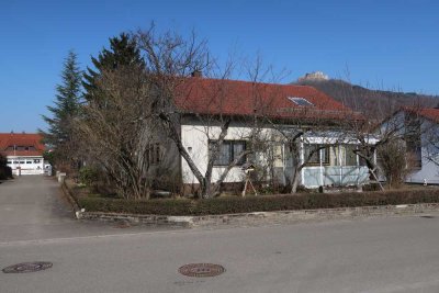 Reserviert! Freistehendes Einfamilienhaus mit großem Grundstück in Traumlage (Neuffen)