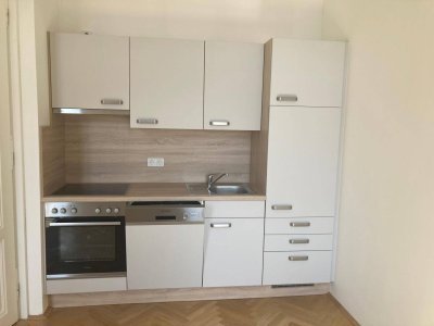 Renovierte Altbauwohnung mit Balkon - Generationenwohnhaus Triester Straße 12 Top 4 - [GF,TS]