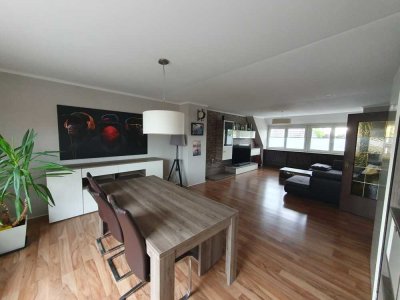 Großzügige Dachgeschosswohnung mit Balkon in zentraler Lage