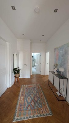 3 Zimmer Wohnjuwel am Marienplatz mit kleinem Balkon sowie einer großen verglassten Veranda