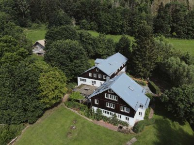 Ein Ort zum Ankommen – Traumhaftes Anwesen mit zwei Wohnhäusern, Teich und weitläufigem Land