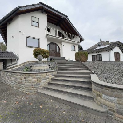 Ihr neues Zuhause: Gepflegtes Einfamilienhaus mit Charme, Garage, Carport & Gartenkamin!