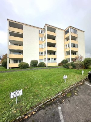 Naturnahe 2 Zimmer-Wohnung mit Balkon und PKW-Stellpatz.