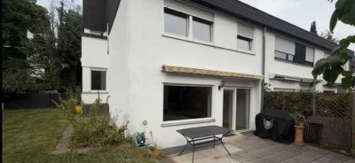 Modernes gemütliches Haus mit großer Terrasse in Möhringen