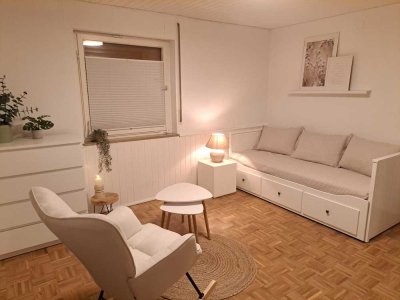 Exklusive, möbelierte Altbau-Einliegerwohnung mit Terrasse und Putzservice