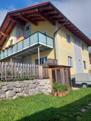 ZINSHAUS mit 4 Wohnungen + Carports