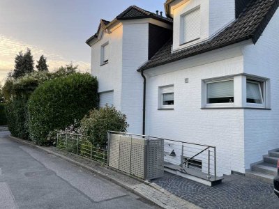 HÜBSCHES EINZELSTÜCK MIT EIGENEM EINGANG UND EINBAUKÜCHE IN ESSEN-STADTWALD (ab 01.11.2025)