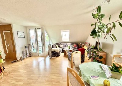 Helle 2-Zimmer Dachgeschosswohnung mit West-Balkon in Pesterwitz