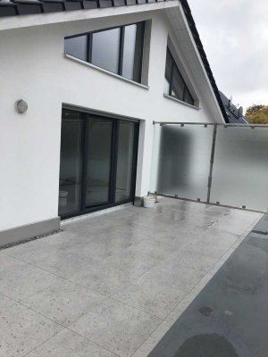 Modernisierte Wohnung mit vier Zimmern sowie Balkon und EBK in Hannover