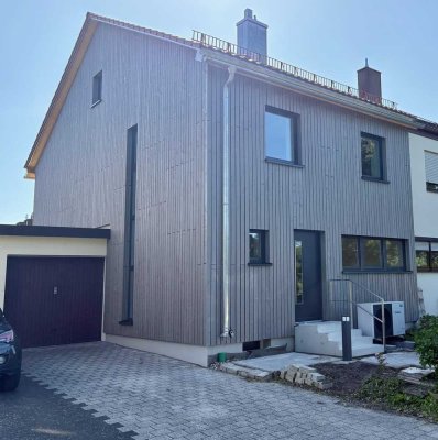 Erstbezug nach Sanierung: Schönes 5-Raum-Reiheneckhaus mit geh. Innenausstattung in Puchheim