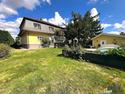 Familienjuwel mit Gartenparadies! Swimmingpool! Wohnkeller! Sauna! All das in Ruhelage in Kapellerfeld