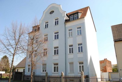 Erstbezug nach Komplettsanierung: Hübsche Drei-Raum-Wohnung mit Einbauküche, Gartennutzung und Pkw-S