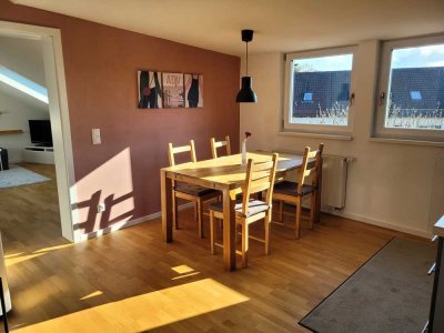 Sonniges, möbliertes und voll ausgestattetes 1,5-Zimmer-DG-Apartment in FFB-Altbuchenau