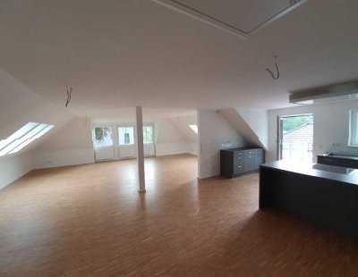 Besichtigung heute 16:00 Uhr. Helle 3 Zi.-Atelierwohnung, ca. 122 m²