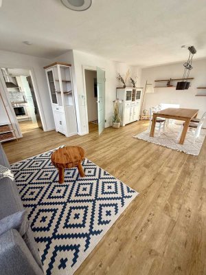 Hochwertig möblierte 3-Zimmer-Wohnung mit Balkon & Bergblick – ideal für berufliche Aufenthalte