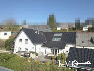 Zwei Häuser, eine Gelegenheit – Großzügiges Anwesen mit viel Fläche in Langscheid