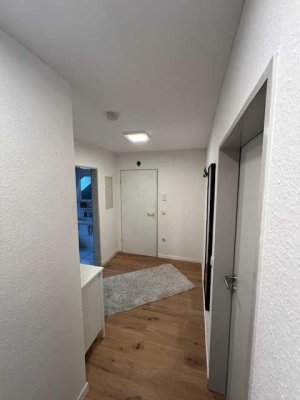Helle Dachgeschosswohnung in ruhigem 7-Parteien-Haus in Bergheim Quadrath-Ichendorf