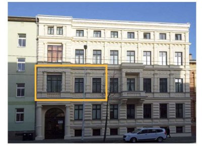 Großzügige 2 Zimmer Altbauwohnung im Paulusviertel mit Balkon und Gäste WC im 1. OG., ab Mitte Juli