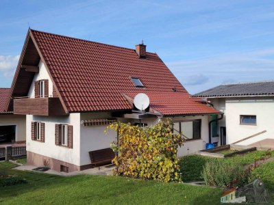 Einfamilienhaus mit großem Grundstück (2 Parzellen) wartet auf nette Familie! nur ca. 45min nach Wien!