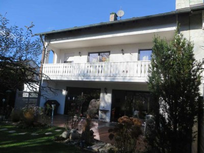 Gepflegte und geräumige Doppelhaushälfte mit Garage in Merching