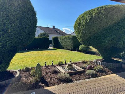 800 € - 95 m² - 4.0 Zi. incl. großer Terrasse und Garage, Stellplatz, EK, Gartennutzung