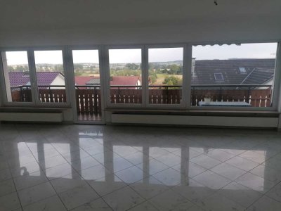Vollständig renovierte 3-Zimmer-Wohnung mit Terrasse, Balkon und EBK in Ehingen