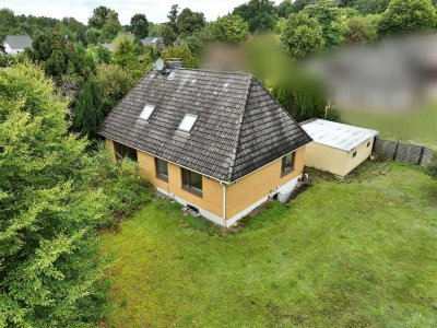 Modernisierungsbedürftiges Einfamilienhaus mit Doppelgarage
-optimal für den Selfmade-Handwerker-