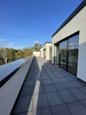 +Bieber-Nord+ Wohntraum im Neubau: Exklusive 2-Zi.-Penthouse-WHG mit Dachterrasse, EBK, Klimaanlage