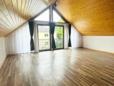 Wohntraum unter dem Dach! Lichtdurchflutete 2-Zimmer-Wohnung mit EBK am Langener Steinberg