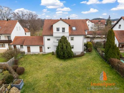 IMMOSPACE *** Lichtdurchflutete Etagenwohnung mit schönem Balkon und Garage ***