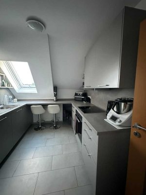 Gemütliche 5-Raum-Wohnung auf 2 Ebenen (OG und Dachgeschoss mit Einbauküche in Altwarmbüchen Zentrum