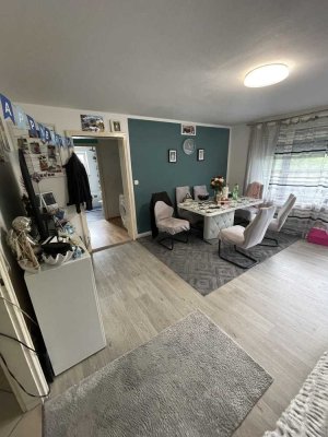 Stilvolle 3-Zimmer-Wohnung mit Balkon und EBK in München Hasenbergl