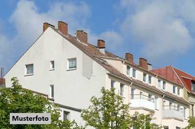 Mehrfamilienhaus mit Reihengarage