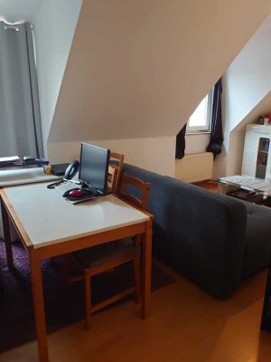 Gepflegte 2-Zimmer-DG-Wohnung mit Einbauküche in Zwingenberg