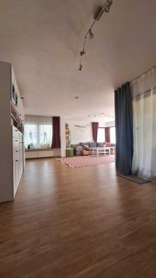 Provisionsfrei! Helle und barrierefreie 4-Zimmer-Wohnung mit eigenem Garten in der Südstadt