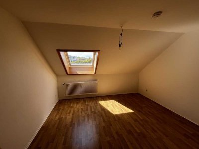 Helle 3-Zimmer-Dachgeschosswohnung in ruhiger Top-Lage von Höchberg