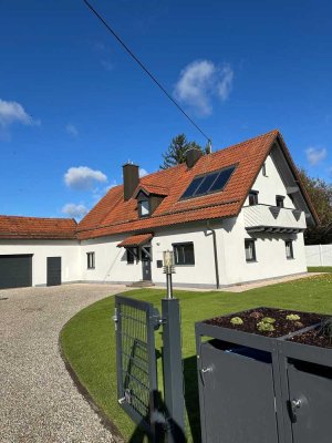 schönes geräumiges Einfamilienhaus mt Balkon und Garten, Garage und Stellplätzen