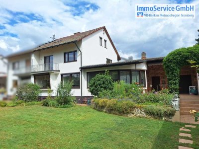 Großzügige Doppelhaushälfte mit großem Garten, 2 Einzelgaragen und Sauna