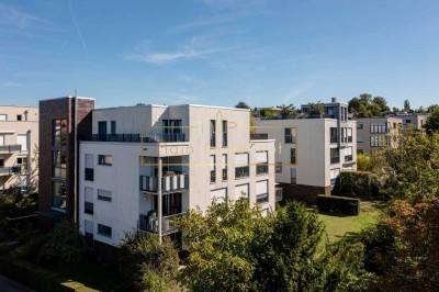 Lichtdurchflutetes Penthouse mit Skyline-Panorama und einem herrlichen Blick ins Grüne