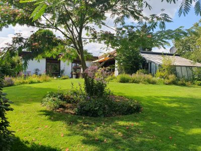 Gepflegter Bungalow mit Pool &Sauna auf parkartigem Grundstück