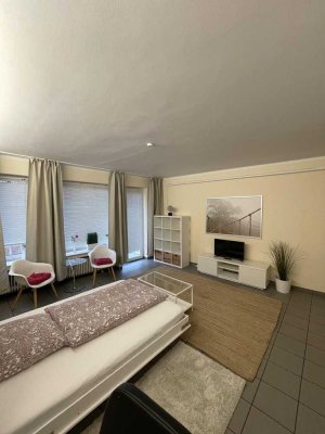 Schöne 2-Zimmer Wohnung mit 2 Balkonen in Düsseldorfer Altstadt nähe Carlsplatz