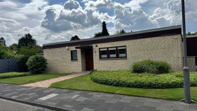 Erbpachtgrundstück * Gepflegter Bungalow mit tollem Garten, Garage, Carport und Keller